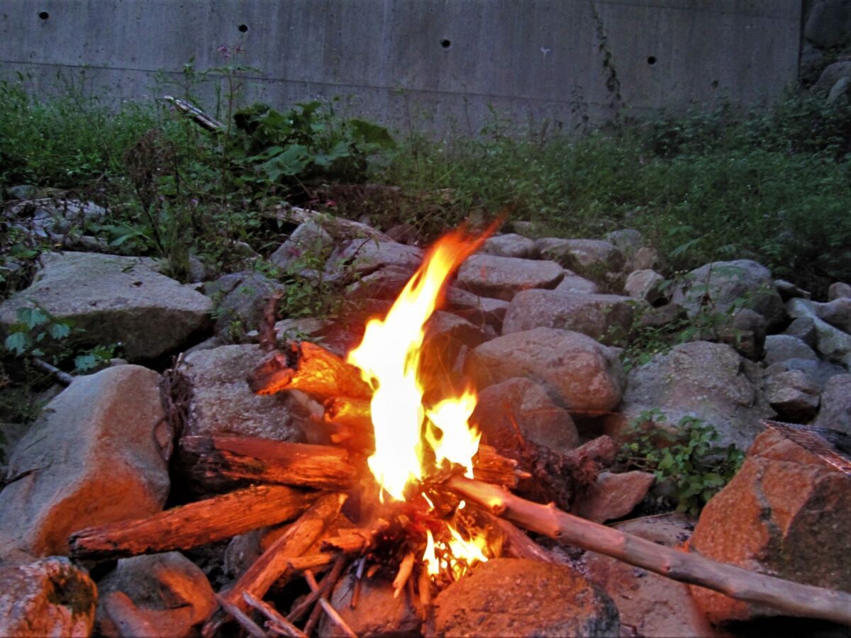 直火に近い感覚を味わえる焚き火台4選！ワイルドなキャンプをしたい方必見